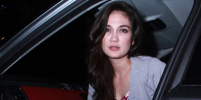 Luna Maya Bikin Situs No Gossip Bukan Karena Trauma Luna Maya Bikin Situs No Gossip Bukan Karena Trauma