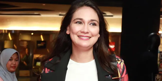 Luna Maya Bosan Ditanya Kapan Nikah dengan Reino Barack