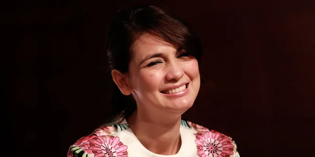 Luna Maya Dilamar 'Ariel Palsu' di Atas Panggung
