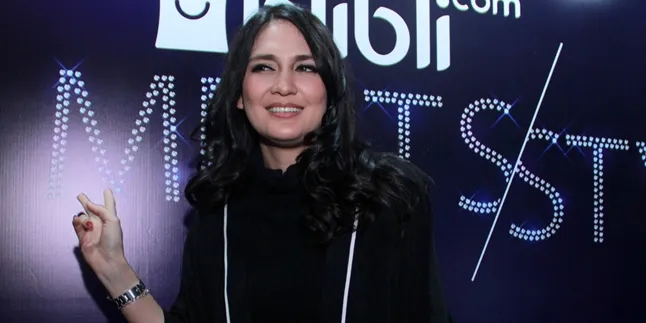 Luna Maya Sedang Cari Desainer Muslim Untuk Para Hijabers Luna Maya Sedang Cari Desainer Muslim Untuk Para Hijabers