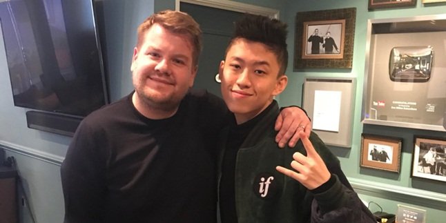 Luncurkan Album AMEN, Rapper Indonesia Rich Brian Promosi di Acara James Corden