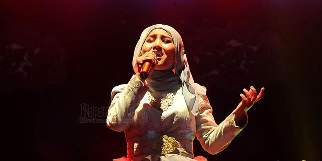 Lupa Lirik, Fatin Menangis di Atas Panggung X Factor Indonesia