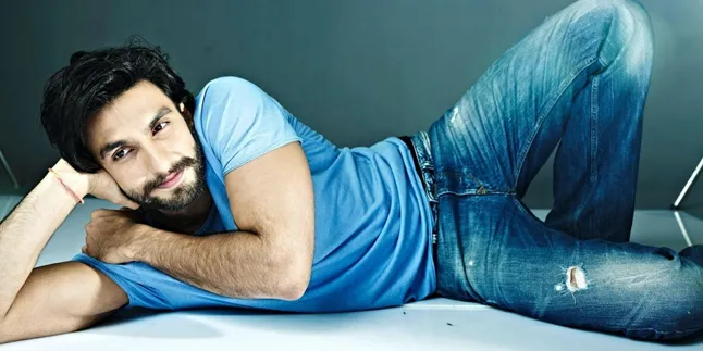 'Lupakan' Deepika, Ranveer Cium Perempuan Cantik Berkali-Kali