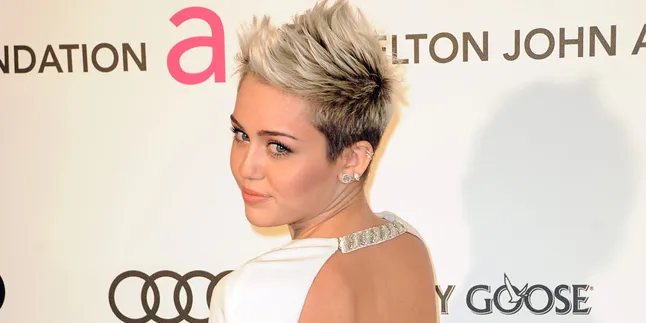 Lupakan Liam Hemsworth, Miley Cyrus Juga Punya Pacar Baru? Lupakan Liam Hemsworth, Miley Cyrus Juga Punya Pacar Baru?