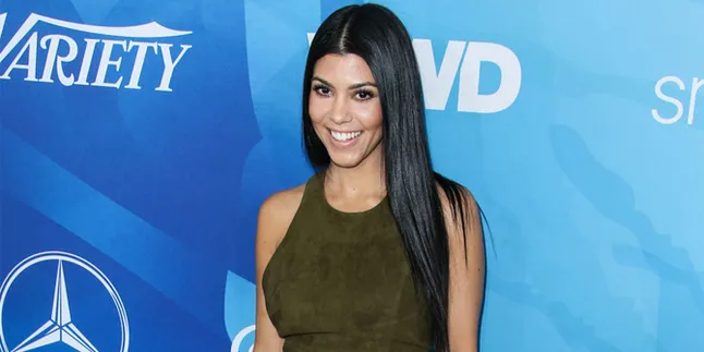 Lupakan Younes Bendjima, Kourtney Kardashian Bahagia Dengan Brondong Baru? Lupakan Younes Bendjima, Kourtney Kardashian Bahagia Dengan Brondong Baru?