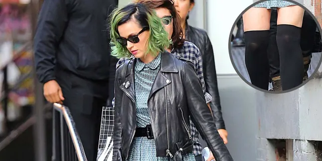 Lutut Lemas Sampai Berobat ke Akupunktur, Katy Perry Kenapa?