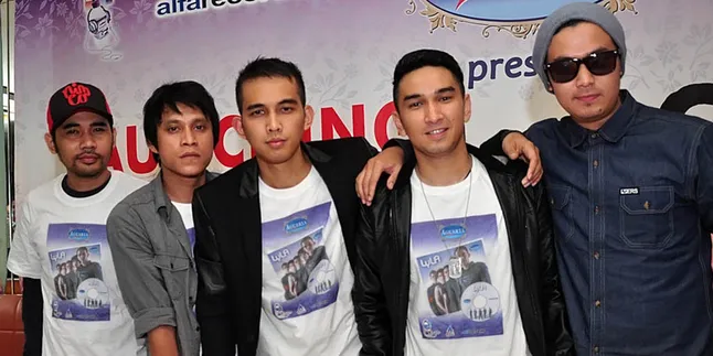 Lyla Band Luncurkan Album Baru di Tolak Angin Karnaval 2014 Lyla Band Luncurkan Album Baru di Tolak Angin Karnaval 2014