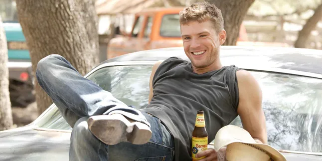 Mabuk, Ryan Phillippe Nyaris Tabrak Pagar Pembatas Mabuk, Ryan Phillippe Nyaris Tabrak Pagar Pembatas