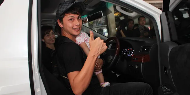 Macet Saat Mudik, Andhika Pratama Mampir di Warteg