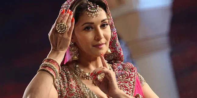 Madhuri Dixit Tertantang Dengan Peran Barunya di DHEDH ISHQIYA
