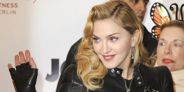 Madonna Kirim Anaknya ke Sekolah Militer Madonna Kirim Anaknya ke Sekolah Militer