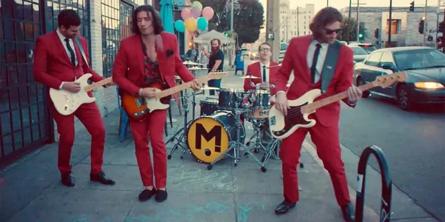 Magic! Manggung di Pinggir Jalan, Ada Apa Nih?