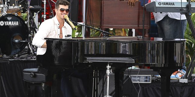 Mahasiswa Sabotase Konser Robin Thicke di Boston!