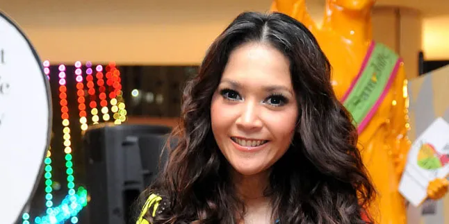 Maia Estianty Yang Ingin Bawa Dul ke Singapura Maia Estianty Yang Ingin Bawa Dul ke Singapura