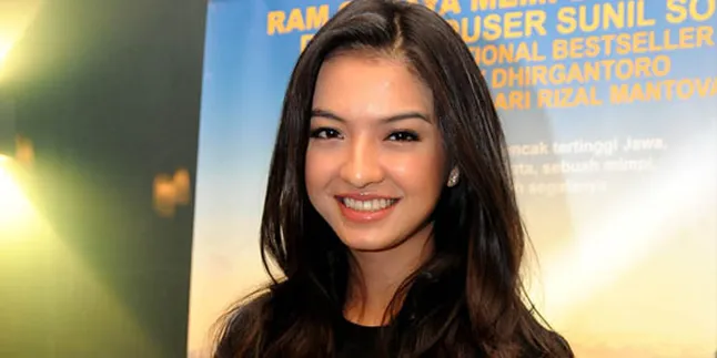 Main di '5 CM', Raline Shah Berhenti Pakai Bahasa Inggris Main di '5 CM', Raline Shah Berhenti Pakai Bahasa Inggris
