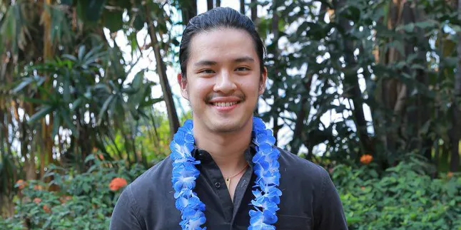 Main di 'AIR MATA SURGA', Morgan Oey Menjelma Jadi Anak Pesantren Main di 'AIR MATA SURGA', Morgan Oey Menjelma Jadi Anak Pesantren