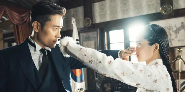 Main Drama Penulis 'DOTS' & 'GOBLIN', Bayaran Lee Byung Hun Capai Rp 60 Miliar Main Drama Penulis 'DOTS' & 'GOBLIN', Bayaran Lee Byung Hun Capai Rp 60 Miliar