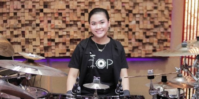 Main Drum Selama 22 Jam, Drummer Belia Bunga Bangsa Pecahkan Rekor MURI