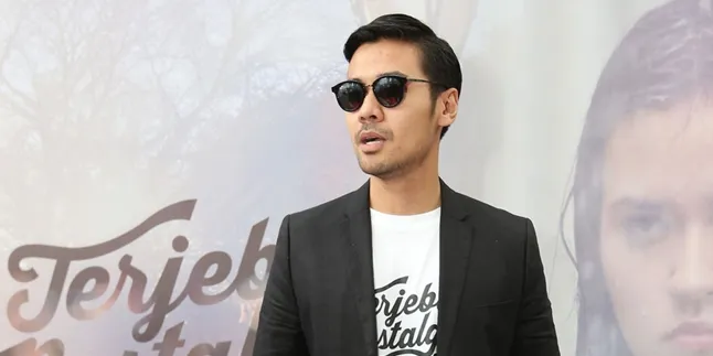 Main Film Action, Chicco Jericho Sibuk Bikin Perut Six Pack