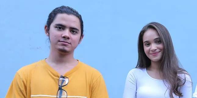 Main Film Bareng, Aliando Syarief Akui Baper dengan Aurora Ribero