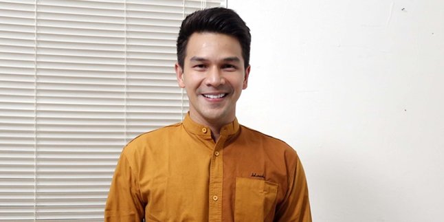 Main Sinetron 'Aku Ingin Dicintai', Jonathan Frizzy Plays Two Characters at Once