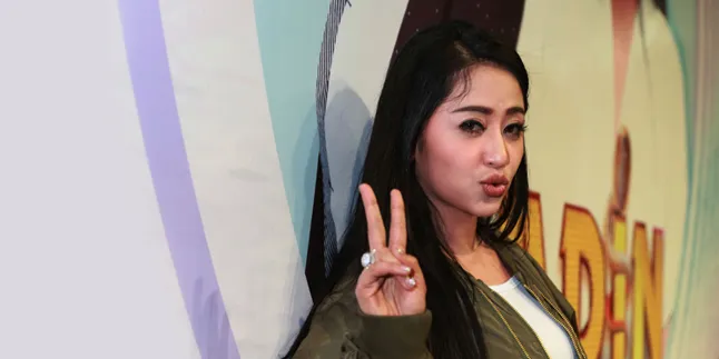 Main Sinetron Bareng Arjit Taneja, Dewi Perssik Jadi Wanita Ular