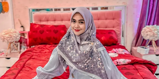 Majelis Hakim Masih Lakukan Musyawarah Putusan Cerai Ria Ricis dan Teuku Ryan Majelis Hakim Masih Lakukan Musyawarah Putusan Cerai Ria Ricis dan Teuku Ryan