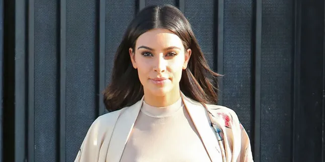Makan Malam Bareng Seleb, Kim K Pamerkan Wajah Cute Saint West