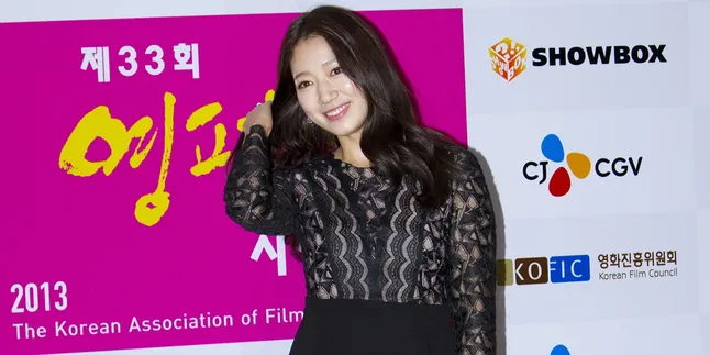 Makan Siang Cantik, Park Shin Hye Pamer Wajah Bening No Make Up Makan Siang Cantik, Park Shin Hye Pamer Wajah Bening No Make Up