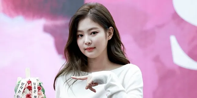 Make-up Freckles, Jennie BLACKPINK Tampil Cantik Bagaikan Boneka Hidup! Make-up Freckles, Jennie BLACKPINK Tampil Cantik Bagaikan Boneka Hidup!