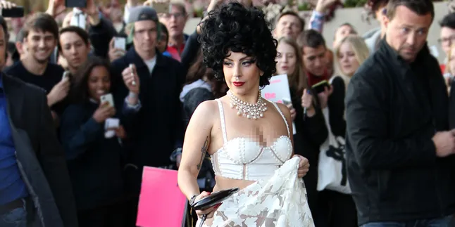 Makin Bersinar, Ada Yang Baru Dari Penampilan Lady Gaga Makin Bersinar, Ada Yang Baru Dari Penampilan Lady Gaga