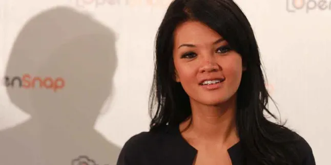 Makin Besar, Putra Farah Quinn Makin Mirip...