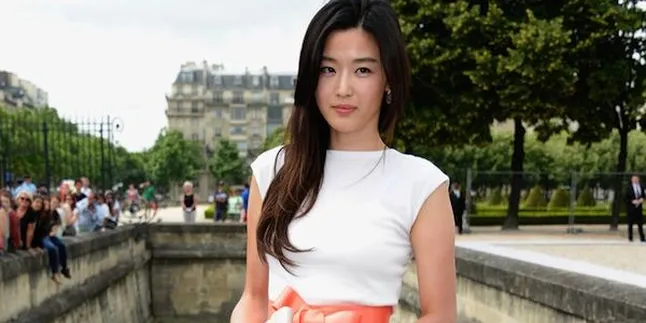 Makin Cantik, Jun Ji Hyun Diguyur Hujan Mempesona Maksimal