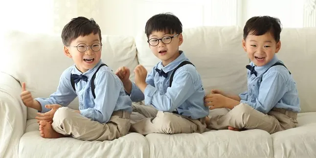 Makin Gede, Daehan Minguk Manse Ambil Selfie Sendiri Pertama Kali Makin Gede, Daehan Minguk Manse Ambil Selfie Sendiri Pertama Kali