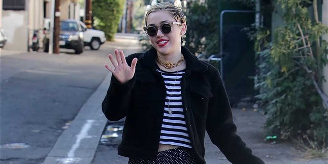 Hisap Ganja di Atas Panggung, Miley Cyrus Makin Rileks