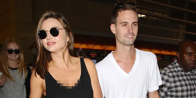 Makin Intim! Miranda Kerr dan Evan Spiegel Pegangan Tangan Mersa Makin Intim! Miranda Kerr dan Evan Spiegel Pegangan Tangan Mersa