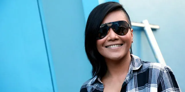 Makin Kompak, Denada Terlibat Cinlok Dengan Jesse Wilde?