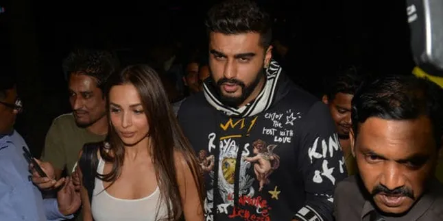 Makin Lengket, Arjun Kapoor Ikut Malaika Arora Hangout Bareng Kareena Kapoor Makin Lengket, Arjun Kapoor Ikut Malaika Arora Hangout Bareng Kareena Kapoor