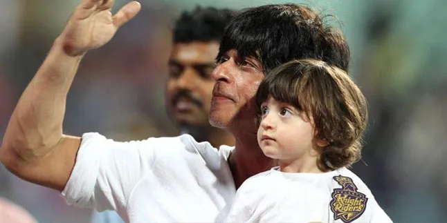 Makin Lucu, Aksi AbRam Khan dan Sepupunya Bikin Gemas Bukan Main Makin Lucu, Aksi AbRam Khan dan Sepupunya Bikin Gemas Bukan Main