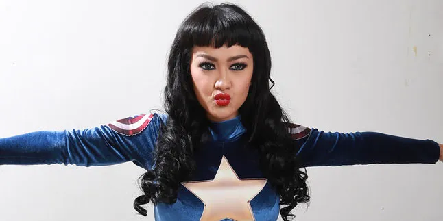 Makin Mesra Jaya, Julia Perez - Mumu Saling Pegang Pipi Makin Mesra Jaya, Julia Perez - Mumu Saling Pegang Pipi