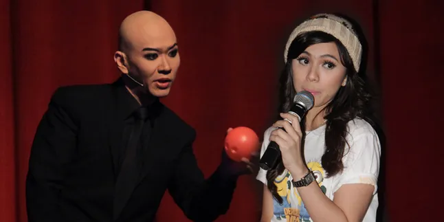 Makin Mesra nan Intim, Nycta Gina - Deddy Corbuzier Pacaran? Makin Mesra nan Intim, Nycta Gina - Deddy Corbuzier Pacaran?