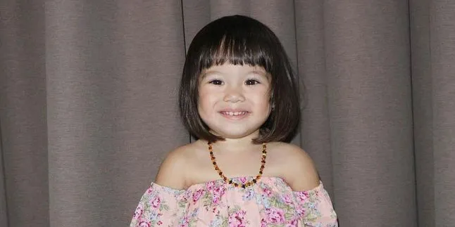 Makin Pintar, Baby Gempi Pasang Kaos Kaki Sendiri