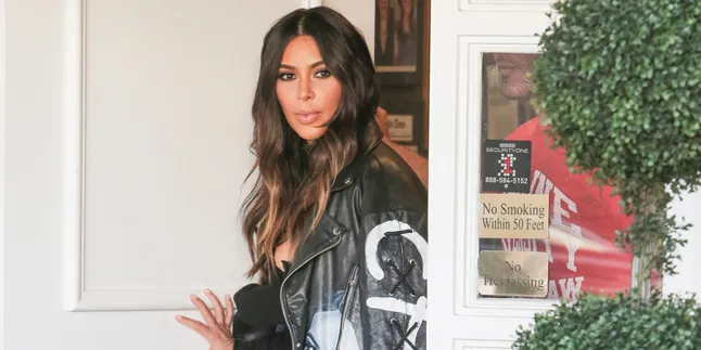 Makin Seksi Usai Melahirkan, Kim Kardashian Pamer Body Killer