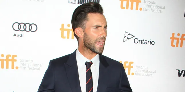Makin Serius, Adam Levine Temui Orang Tua Pacar