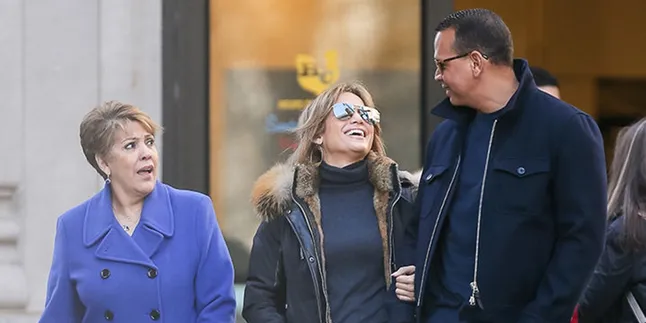 Makin Serius, J-Lo Mulai Kenalkan Alex Rodriguez Pada Sang Ibu