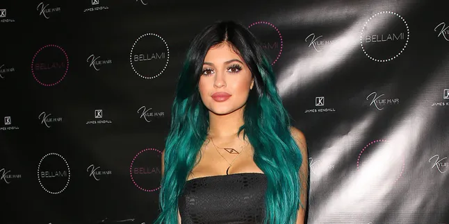 Makin Tebal, Kali Ini Bibir Kylie Jenner Sangat Mencengangkan