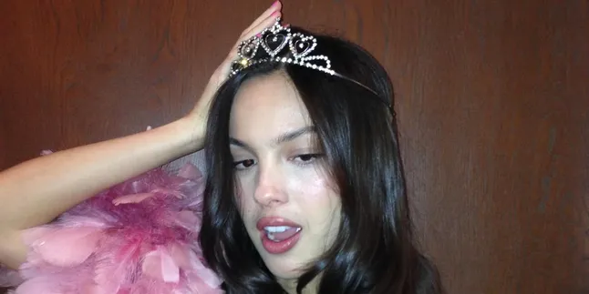 The Meaning of the Song Favorite Crime - Olivia Rodrigo, About Love that Blinds