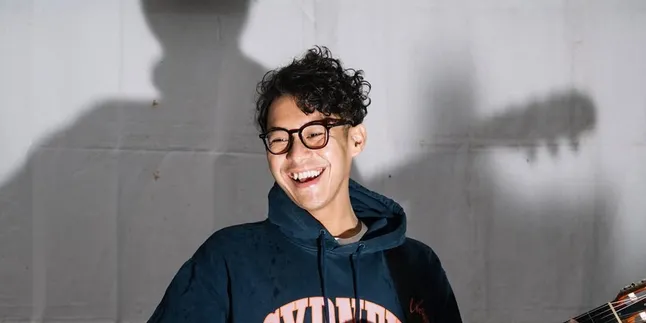 Makna Waking Up Together With You Ardhito Pramono Disebut Penuh Makna Cinta Sehari-hari