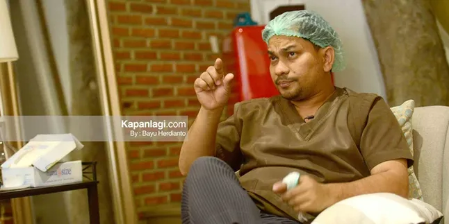 Maknai Hari Batik Nasional, Dilakukan Tompi Dengan Mencintai dan Mengoleksi