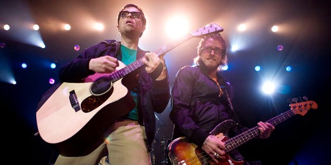 Malam Ini, Weezer Gelar Konser Untuk Kalian!